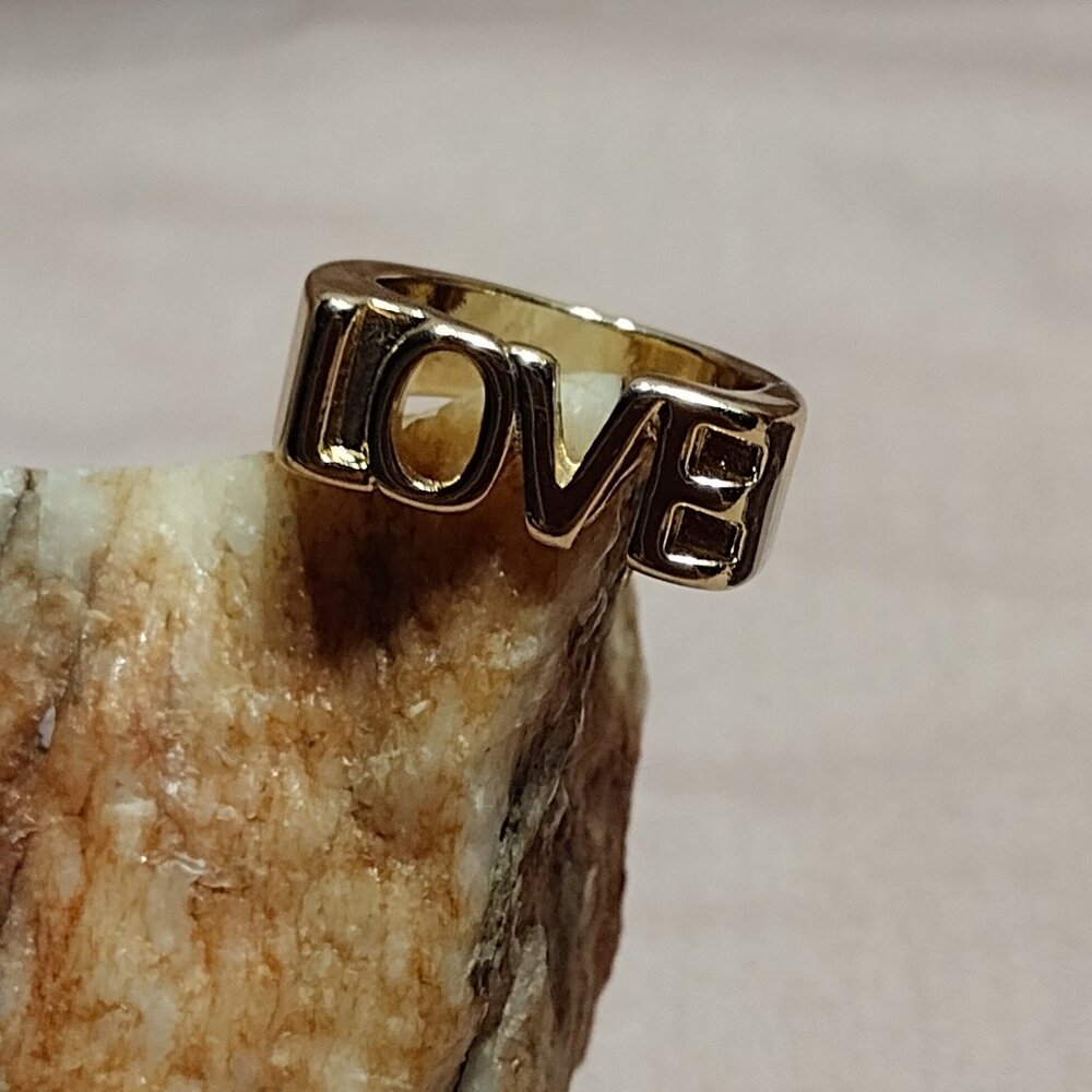 LOVE Ring